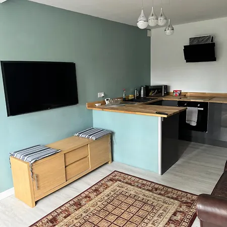 Modern 2 Bedroom Apartment Frodsham Exterior photo