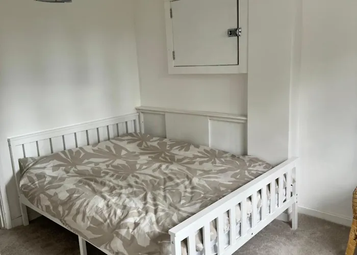 Modern 2 Bedroom Apartment