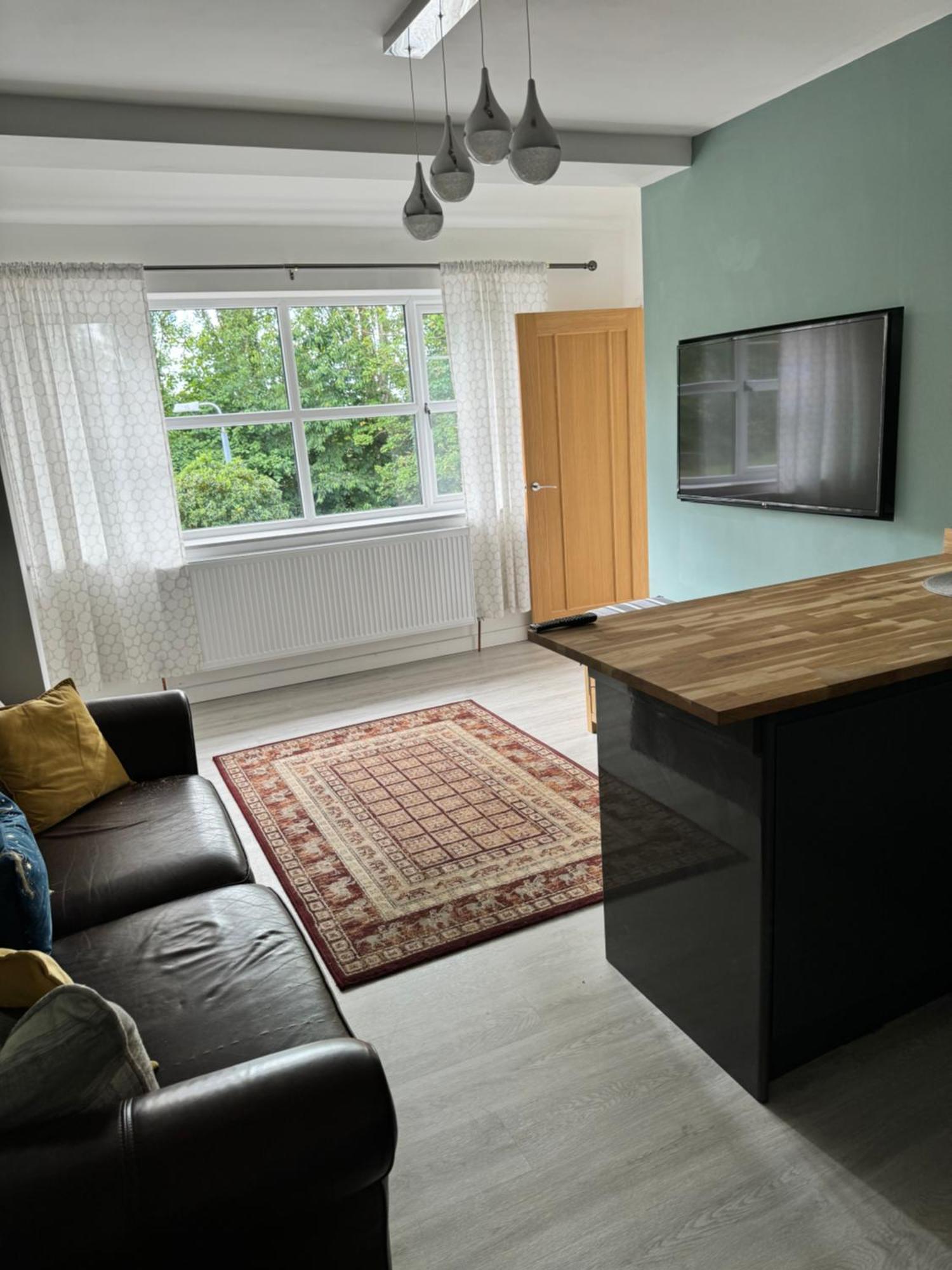 Modern 2 Bedroom *